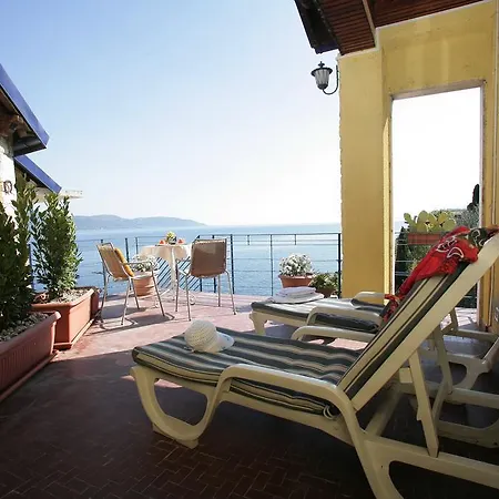 Aparthotel La Limonaia Gargnano